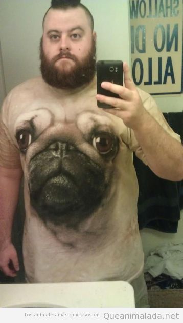 Foto divertida autofoto lavabo hombre camiseta de su perro